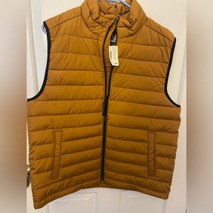 New with tags mens Aeropostale vest (size medium)